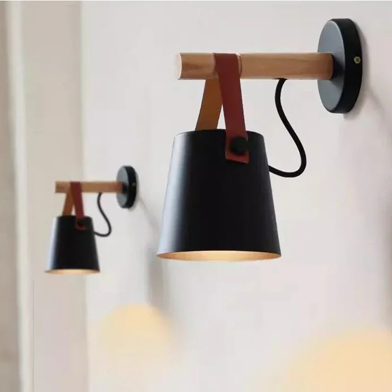 Scandinavische Wandlamp met Houten Accenten