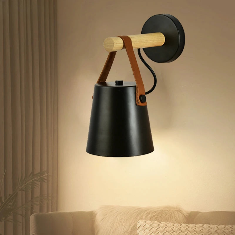 Scandinavische Wandlamp met Houten Accenten